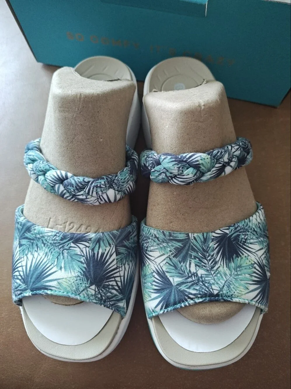 BZEES Washable, Tropical Print Braided Strap Sandals New